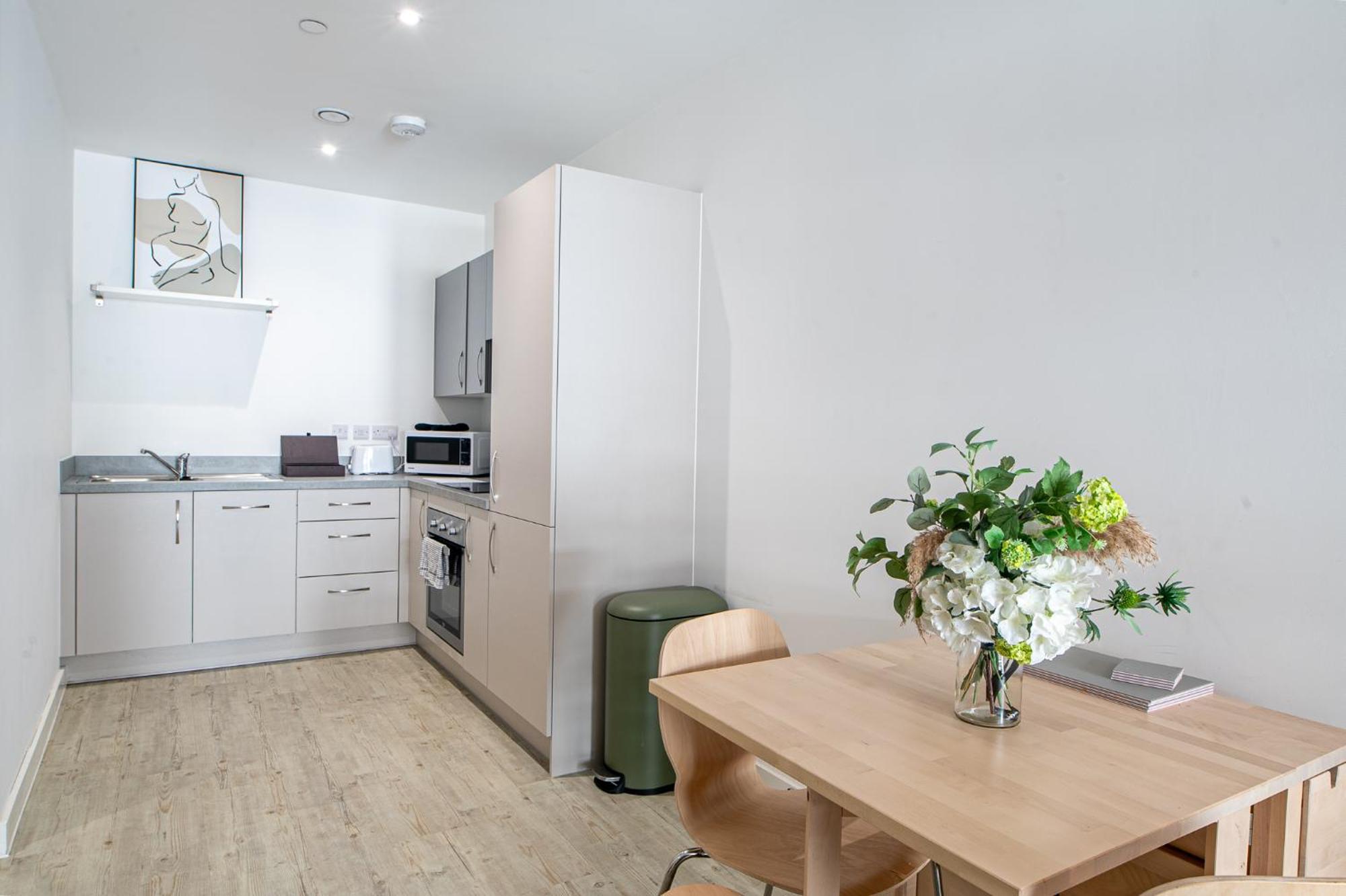 Modern And Spacious Apartment In Salford Quays Manchester Exterior photo